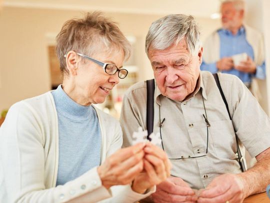 Wiadomo, kiedy emeryci i renciści dostaną dodatkowe pieniądze w tym roku.