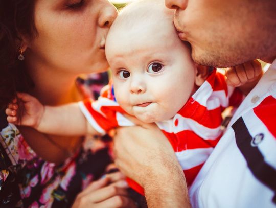 Klub Jagielloński proponuje likwidację 800 plus i „babciowego”. W zamian jednorazową wypłatę ok. 200 tys. zł za urodzenie dziecka.
