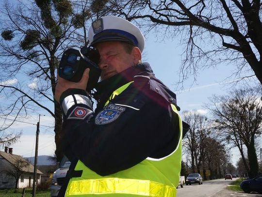 23-latek pędził przez miasteczko na złamanie karku. Miał 121 km/h na liczniku