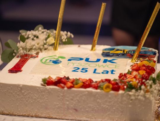 Tort, czerwony dywan, gratulacje, wspomnienia – tak wyglądało święto Przedsiębiorstwa Usług Komunalnych w Tyszowcach.
