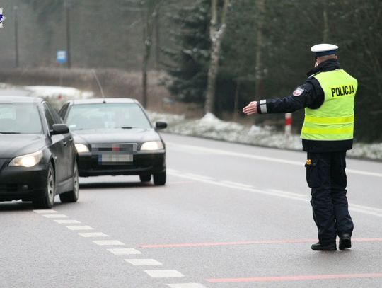 Kierowca Opla nadmuchał w alkomat 1,6 promila alkoholu.