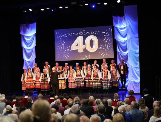 Chór Tomaszowiacy istnieje od 1985 roku. Jego założycielem, kierownikiem i dyrygentem jest Marian Gumiela.