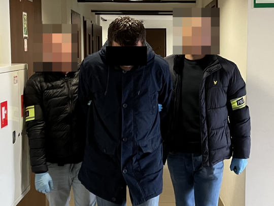 Policjanci z Posterunku Policji w Lubyczy Królewskiej zatrzymali 44-latka z gminy Lubycza Królewska podejrzanego o znęcanie psychicznie i fizycznie nad rodzicami.