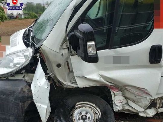 51-latka zasnęła podczas jazdy. Opel wjechał w peugeota