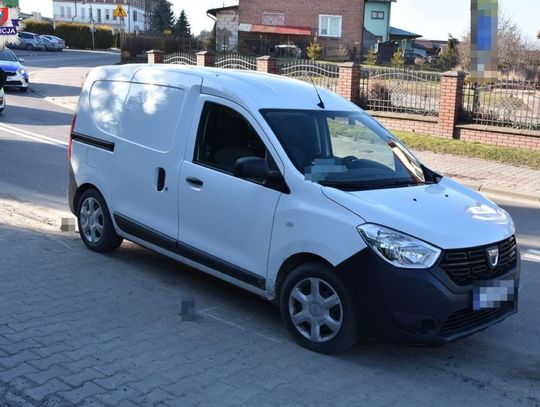 77-letni mieszkaniec gminy Skierbieszów na zakręcie wbiegł na jezdnie wprost pod nadjeżdżający samochód.