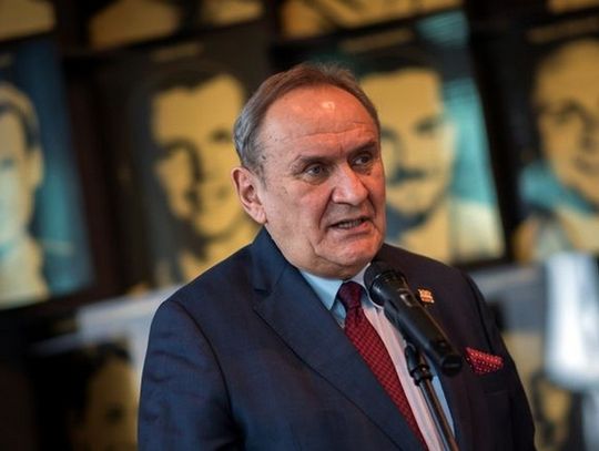 Afera w sporcie. Miliony dla prezesa na odchodne. Takie pieniądze wygrywa się w Lotto