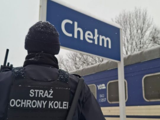 Z nieprzyjemną sytuacją mieli do czynienia podróżni oczekujący na pociąg w poczekalni tymczasowego dworca PKP w Chełmie.