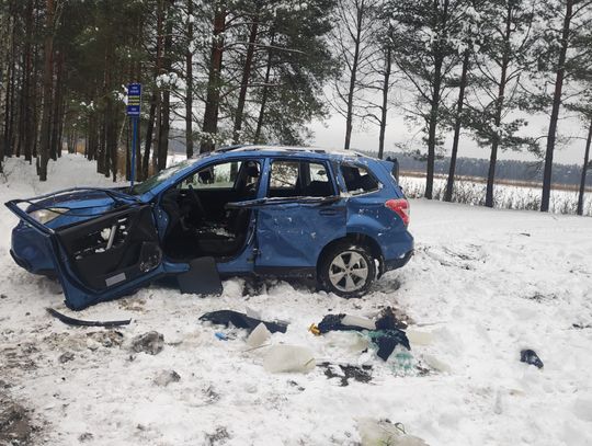 W powiecie parczewskim w m. Libiszów osobowe subaru, jadąc przez las, wpadło do zbiornika wodnego. Niestety kierowca i pasażer auta nie żyją