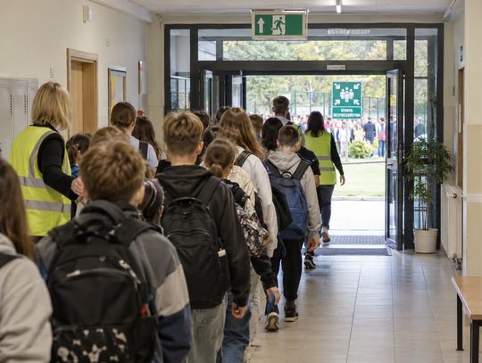 Po alarmie Ministerstwo Edukacji zapowiedziało przekazanie dyrektorom szczegółowych instrukcji postępowania.