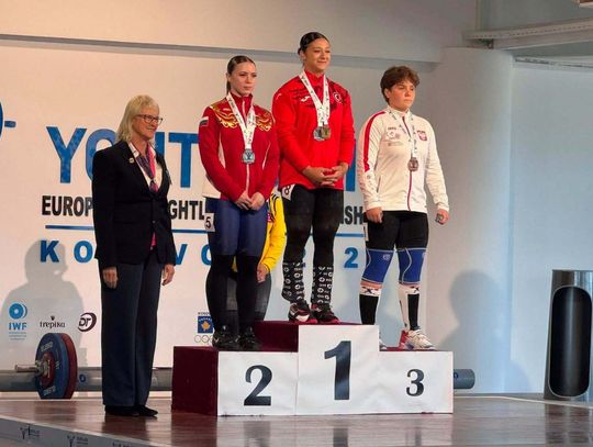 W mistrzostwach Europy juniorów młodszych U17 Aleksandra Wachna z Agrosu Zamość zdobyła brązowy medal w podrzucie. Fot. Facebook (Polish Weightlifting Federation 1925-2025)