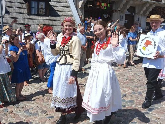 Aleksandra Wołoszyn-Banaś (pierwsza z lewej) wróciła z Kazimierza z pierwszą nagrodą.