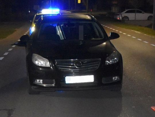 W Aleksandrowie Opel potrącił 86-latkę, gdy przechodziła przez jezdnię. Ranną, w ciężkim stanie, przewieziono do szpitala.