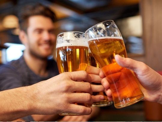 Są już trzy oficjalne projekty zmiany prawa dotyczącego dostępu do alkoholu.