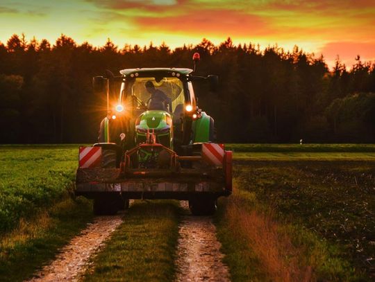 Amerykańskie czy niemieckie – które maszyny rolnicze są lepsze?