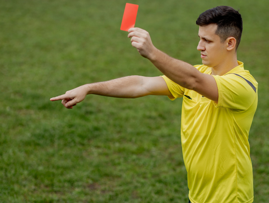 Sędziowie piłkarscy oraz inni sędziowie sportowi w Polsce mają być chronieni jak funkcjonariusze publiczni.