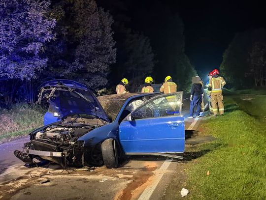 Audi wielokrotnie dachowało w Woli Dużej. Ranny kierowca zabrany śmigłowcem do szpitala w Lublinie