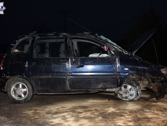 Barchaczów: 19-latek stracił panowanie nad hyundaiem i uderzył w przepust. 3 osoby trafiły do szpitala Barchaczów: 19-latek stracił panowanie nad hyundaiem i uderzył w przepust. 3 osoby trafiły do szpitala
