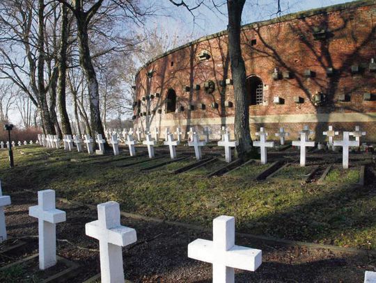 Będą prace remontowe kolejnych mogił na zamojskiej Rotundzie Rotunda Zamojska jest jednym z najważniejszych zabytków miasta.