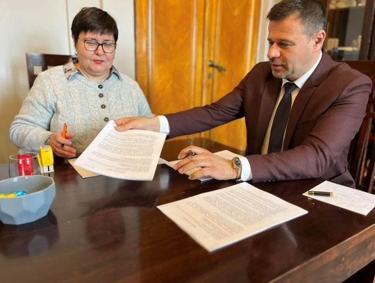 Będzie nowe wielofunkcyjne boisko przy SP nr 3 w Zamościu. Jest wykonawca Przy SP nr 3 w Zamościu powstanie wielofunkcyjne boisko do gry w koszykówkę, tenisa ziemnego, siatkówkę, piłkę ręczną i piłkę nożną.