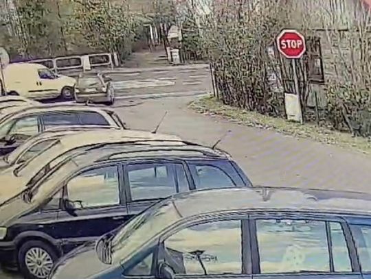 28-letni kierujący audi jadąc ul. Wąską w Bełżcu, nie zastosował się do znaku STOP i wymusił pierwszeństwo na jadącym ul. Lwowską 23-letnim kierującym oplem.