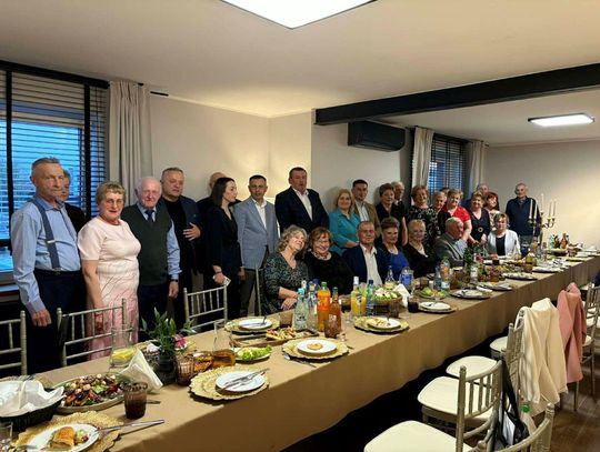 Spotkanie podsumowujące projekt „Seniorze zmieniaj swoją Gminę”, w którym uczestniczyło blisko 100 osób z Klubów Seniora w Bełżcu i Ulhówku.