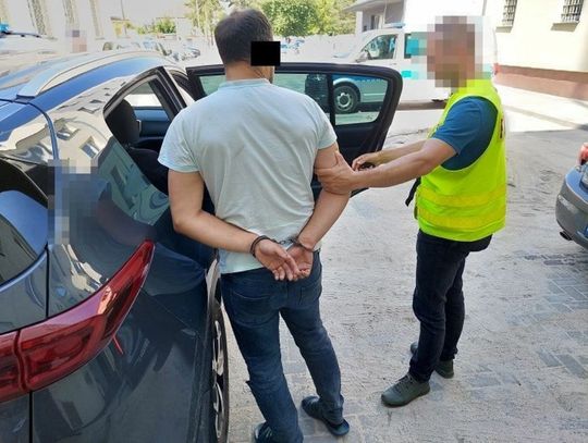 Dwaj mężczyźni pod jednym z bialskich lokali napadli na 22-latka. Bili go i kopali. Ofiara trafiła do szpitala