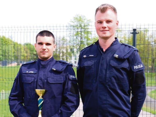 Sierż. Bartłomiej Janik (po lewej) oraz sierż. Rafał Biber z Komendy Powiatowej Policji w Hrubieszowie zajęli drugie miejsce w wojewódzkich eliminacjach do X Ogólnopolskich Zawodów Ratowników Policyjnych z Kwalifikowanej Pierwszej Pomocy.