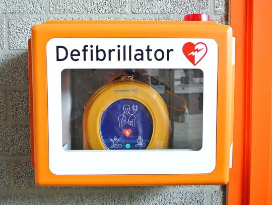 Biłgoraj: Defibrylator w magistracie. Jak go używać? Przyjdź na szkolenie