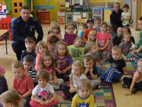 Biłgoraj: Dzielnicowi w przedszkolu. Rozmawiali z dziećmi o bezpieczeństwie