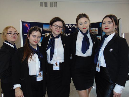 Biłgoraj: Młodzi na kursie stewardesy i stewarda 
