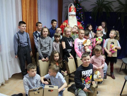 Biłgoraj: Młodzież z LO im. ONZ zorganizowała wigilijne spotkanie w Wiosce Dziecięcej