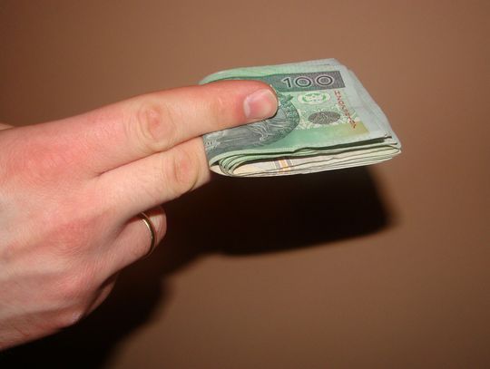 Biłgoraj: Oszust podszywał się pod pracownika banku