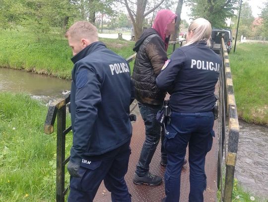 Biłgoraj: Policjantka uratowała życie mężczyźnie. Wyciągnęła go z wody