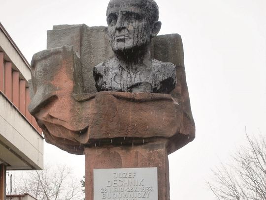 Biłgoraj: Pomnik Dechnika zostaje czy znika?
