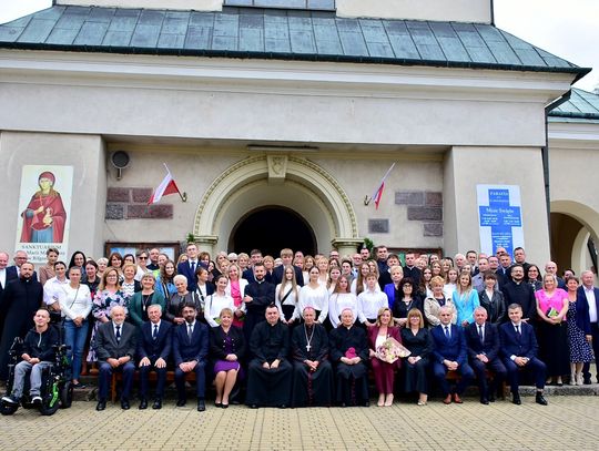 KLO jest jedyna katolicką szkołą średnią na terenie diecezji.