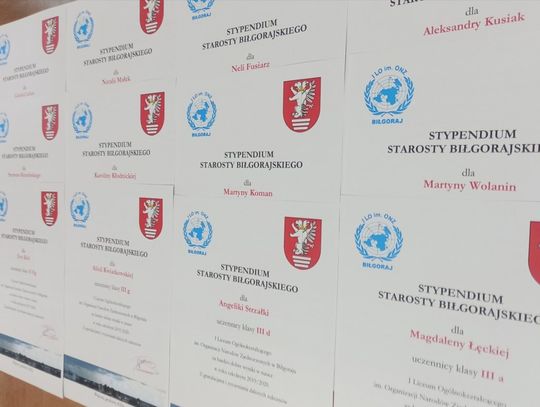 Biłgoraj: Starosta docenił prymusów z LO im. ONZ
