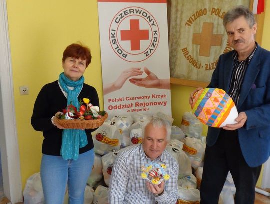 Biłgoraj: Wielkanocne paczki dla potrzebujących od PCK