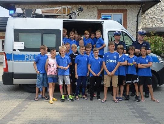 Biłgorajscy policjanci edukowali młodych sportowców z Warszawy (ZDJĘCIA)