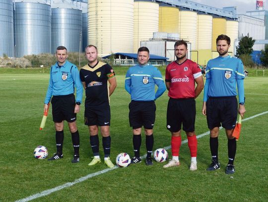 BKS wygrał z Huraganem 3:1 (1:1).