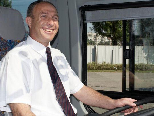 Niedobór kierowców komunikacji miejskiej, regionalnej i autokarów pozostaje jednym z największych problemów branży transportowej.