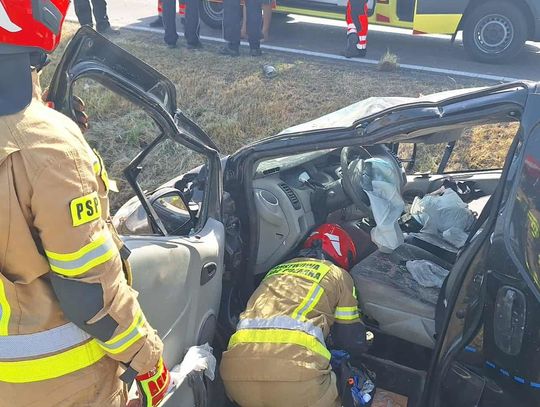 Brodzica: Furgon dachował, kierowca dostał mandat