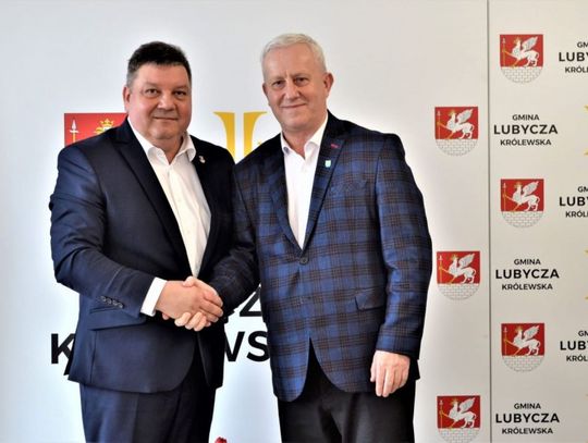 Burmistrz Marek Łuszczyński i wójt Adam Piątkowski spodziewają się owocnej współpracy.