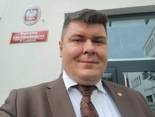 – Dziś nadal jestem najniżej wynagradzanym burmistrzem w województwie lubelskim, a być może nawet w całej Polsce – napisał Rafał Kowalik.