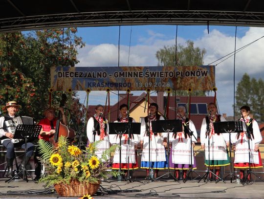 W części artystycznej na plenerowej scenie wystąpiły Kapela Butrynów, zespół Wójtowianie oraz Ale Cantare z Płoskiego.