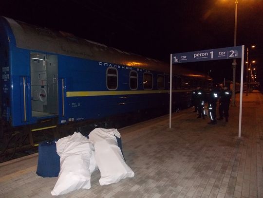 Celnicy z Zamościa namierzyli kontrabandę w pociągu Kijów-Warszawa