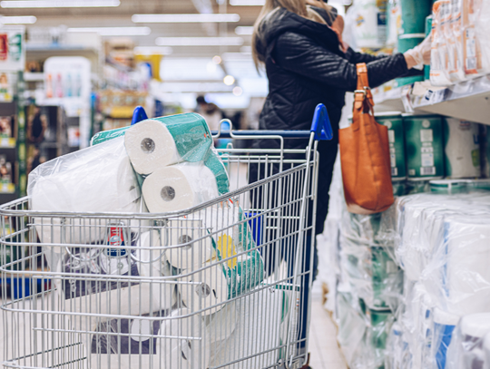 Ceny papieru toaletowego biją rekordy. Zabraknie go także w sklepach?