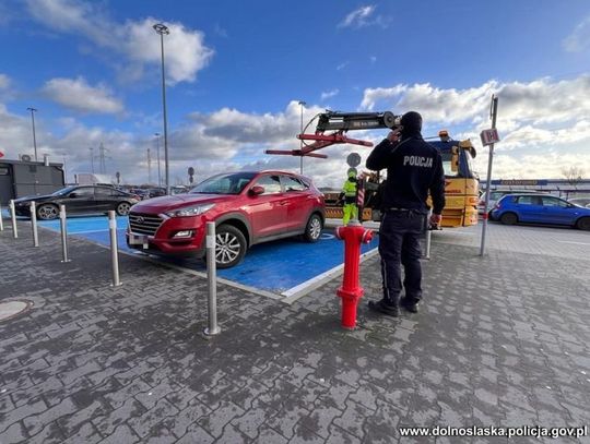 Nowa ogólnopolska aplikacja do zgłaszania nieprawidłowego parkowania. Stworzył ją popularny kanał internetowy.