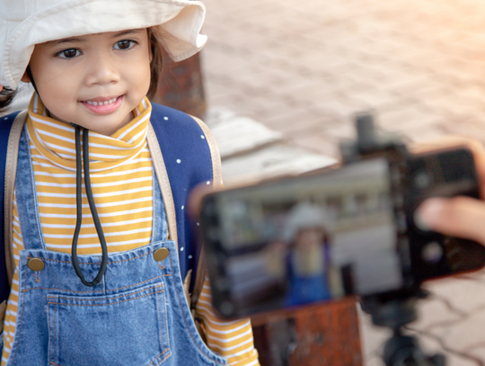Za sprawą rzecznika praw obywatelskich wraca temat publikowania w sieci zdjęć dzieci, co naraża je na hejt, kpiny oraz pedofilię. Dlatego RPO chce uregulowania tej kwestii.