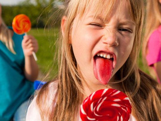 Zakaz reklamy słodyczy w mediach.  Z taką propozycją wystąpił do Sejmu obywatel.
