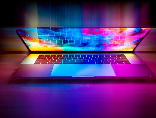 40-latek, który za pośrednictwem zagranicznej strony internetowej chciał kupić dwa samochody, stracił 130 tys. zł.